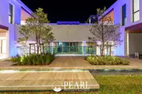 6 Bedroom House for Sale in East Pattaya spacious living room