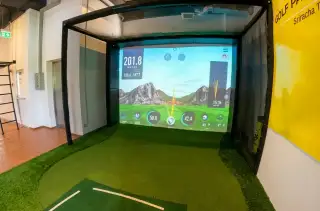 Dormy Residences Sriracha indoor golf simulator room with swing analysis screen