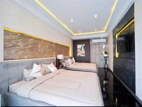4 Bedroom House for Rent in Chak Nok twin bedroom with marble feature wall and wall-mounted TV