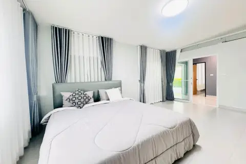 2 Bedroom House for Rent in Chak Nok spacious master bedroom with king bed and sliding glass door to patio