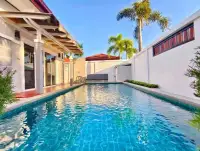 3 Bedroom House for Rent in Chak Nok private pool with sun loungers and tropical palm trees
