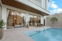4 Bedroom House for Sale in Charin Pattaya spacious living room