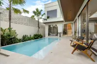 4 Bedroom House for Sale in Charin Pattaya modern kitchen with island