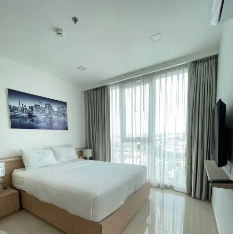 1 Bedroom Condo for Rent at City Garden Tower bedroom with king bed, city skyline view and wall art