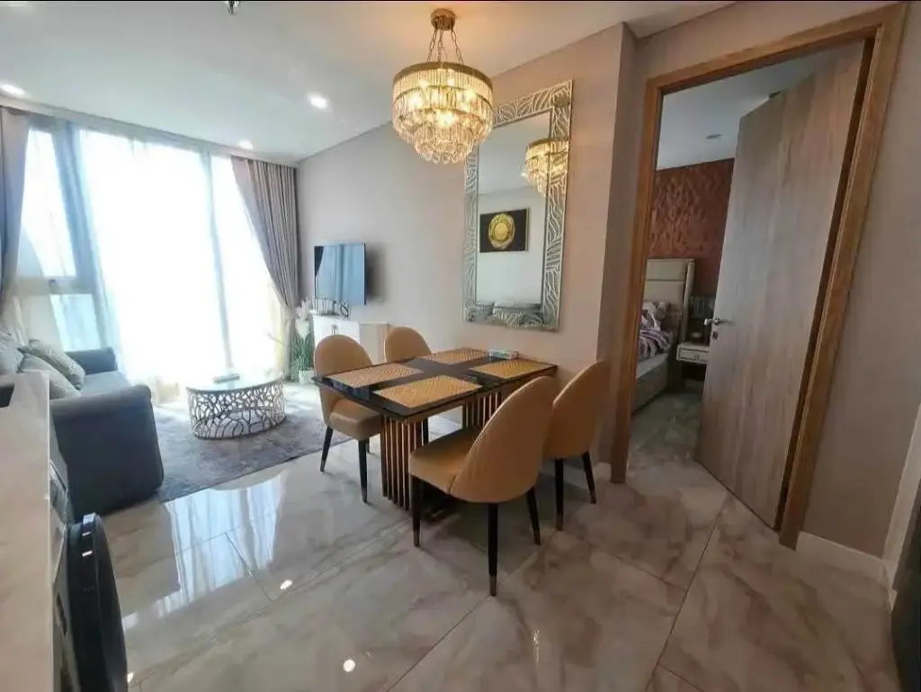 1 Bedroom Condo for Rent at Copacabana Beach Jomtien dining area with crystal chandelier and mirrored wall