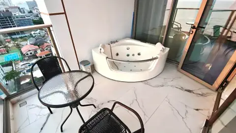 2 Bedroom Condo for Rent at Copacabana Beach Jomtien corner balcony with whirlpool tub and city view