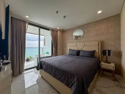 2 Bedroom Condo for Rent at Copacabana Beach Jomtien master bedroom with round mirror and balcony access
