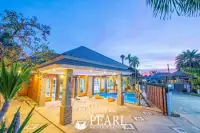 4 Bedroom House for Sale in Bang Lamung private swimming pool