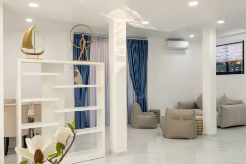4 Bedroom Villa for Sale in Nong Prue modern kitchen with island