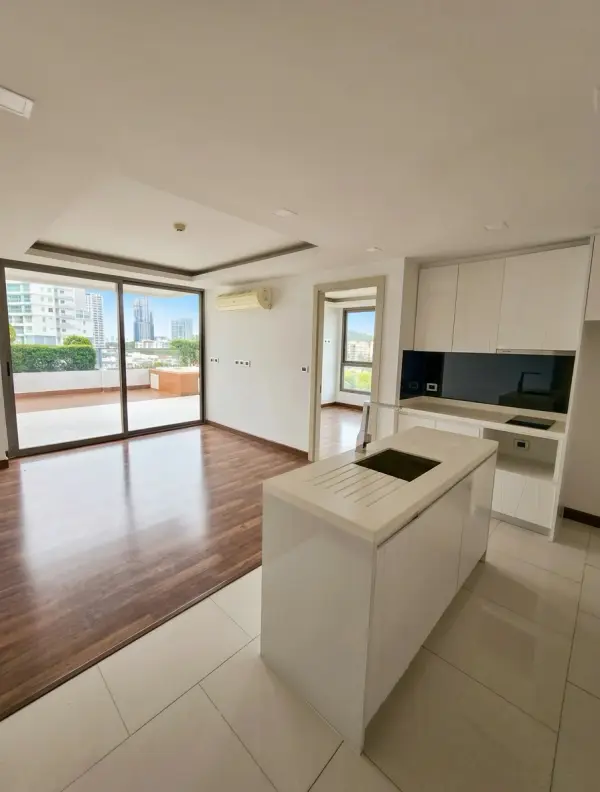 1 Bedroom Condo for Sale at The Peak Towers