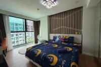 2 Bedroom Condo for Sale at Dusit Grand Park 1 master bedroom with large window, city view, and starry comforter