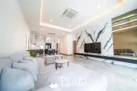 5 Bedroom House for Sale in Central Pattaya modern kitchen with island