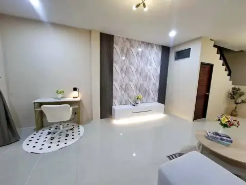 2 Bedroom Townhouse for Sale in East Pattaya TV wall with marble-pattern accent and study desk