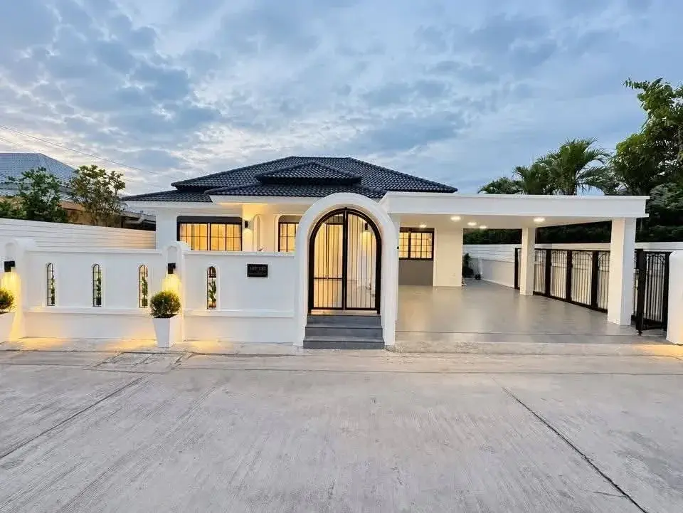 3 Bedroom House for Sale in East Pattaya, Pattaya, Thailand — 3-bedroom House — photo 1