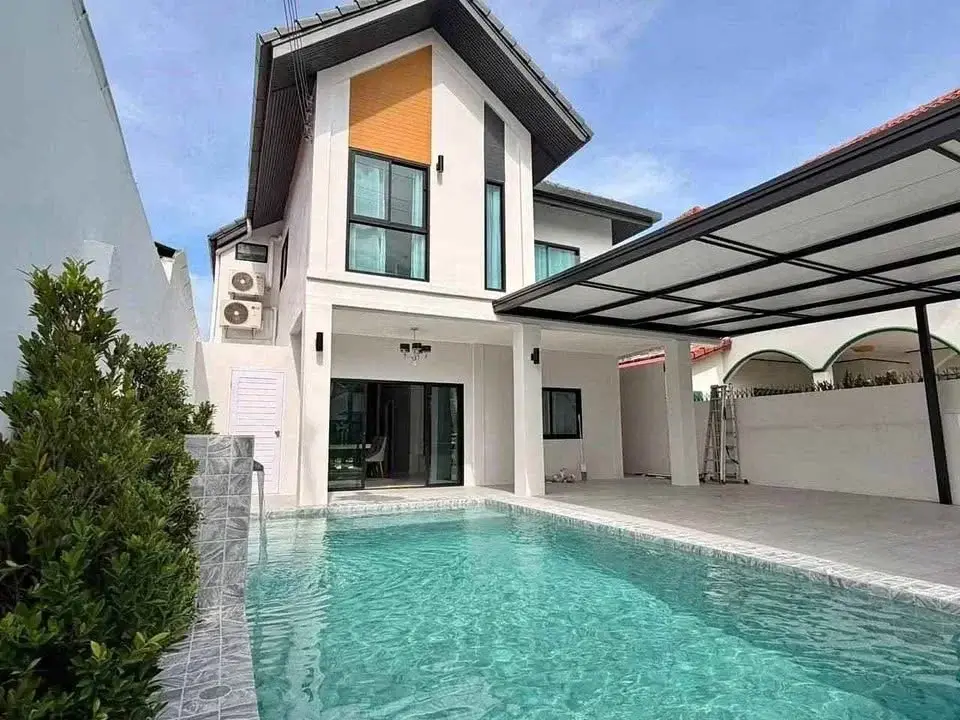 4 Bedroom House for Sale in East Pattaya, Pattaya, Thailand — 4-bedroom House — photo 1
