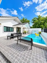3 Bedroom House for Sale in East Pattaya poolside patio with lounge seating and rubber duck float