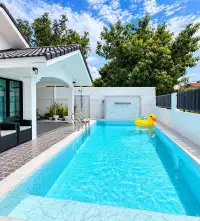 3 Bedroom House for Sale in East Pattaya private swimming pool with tiled deck and garden wall