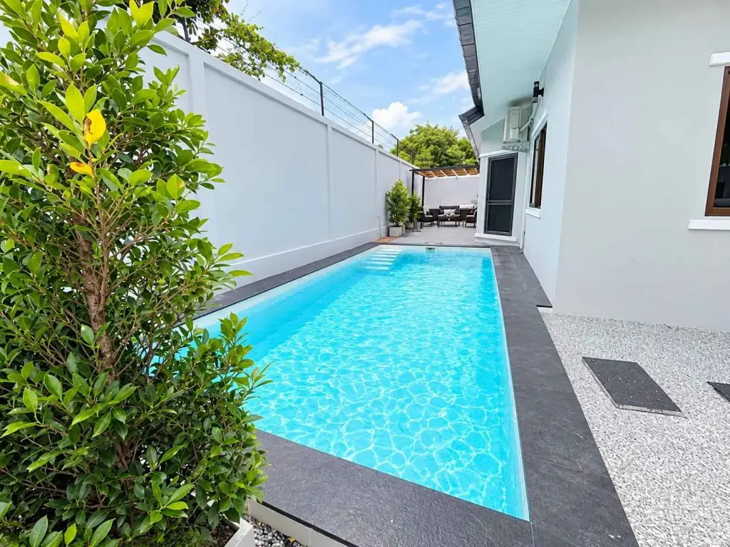 3 Bedroom House for Rent in East Pattaya private swimming pool with dark tile deck and garden wall