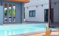 5 Bedroom House for Rent in East Pattaya poolside view with outdoor shower and patio