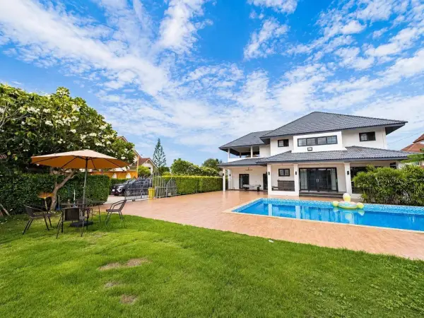 5 Bedroom House for Sale in East Pattaya