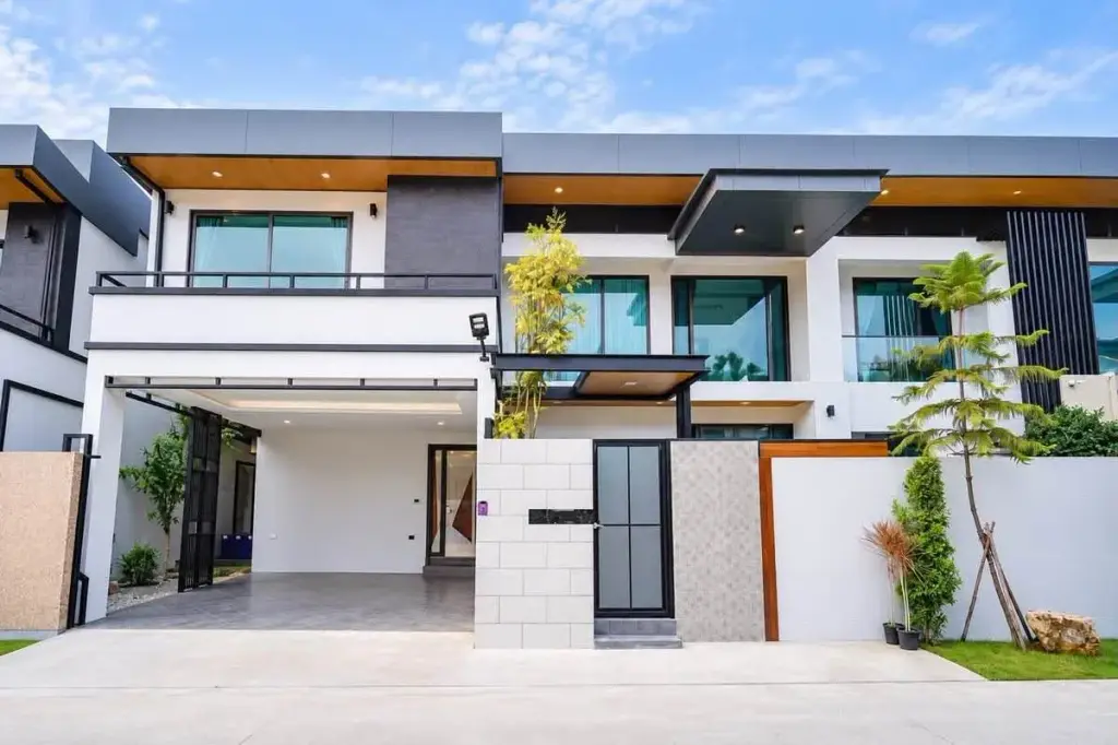 6 Bedroom House for Rent in East Pattaya, Pattaya, Thailand — 6-bedroom House — photo 1