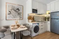 1 Bedroom Condo for Sale in Seaspire Jomtien bathroom with contemporary fixtures