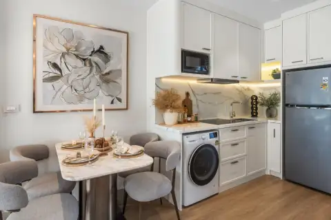 1 Bedroom Condo for Sale in Seaspire Jomtien bathroom with contemporary fixtures