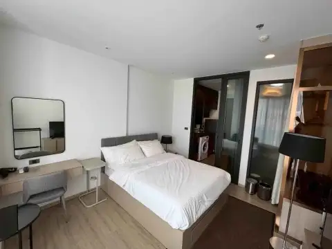 1 Bedroom Condo for Rent at EDGE Central Pattaya bedroom overview with bed, desk, and storage shelving