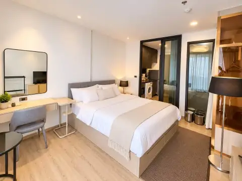 1 Bedroom Condo for Rent at EDGE Central Pattaya spacious bedroom with vanity, wardrobe, and kitchen nook