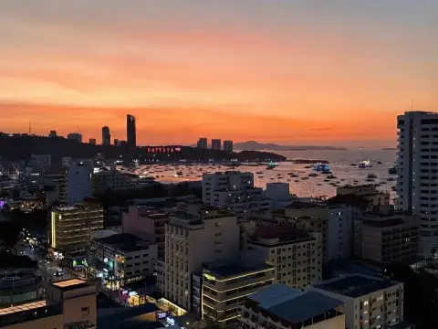 Studio Condo for Rent at EDGE Central Pattaya panoramic sunset view over Pattaya Bay and city skyline