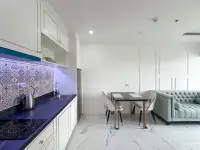 1 Bedroom Condo for Sale at The Empire Tower Pattaya kitchen with mosaic tile backsplash and dining nook