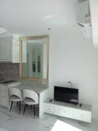 Studio Condo for Sale at The Empire Tower Pattaya living area with TV, mirror and dining chairs