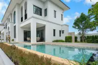 4 Bedroom House for Sale in The Palm Grandio's modern kitchen with island