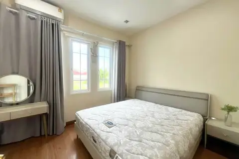 3 Bedroom House for Rent at Golden Town Pattaya bedroom with queen bed, dressing table and window view