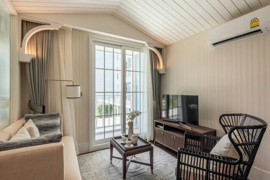 1 Bedroom Condo for Sale at Grand Florida Beachfront Condo Resort Pattaya, Pattaya, Thailand — 1-bedroom Condo — photo 1