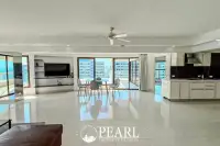 3 Bedroom Condo for Sale at Metro Jomtien Condotel dining area with city views