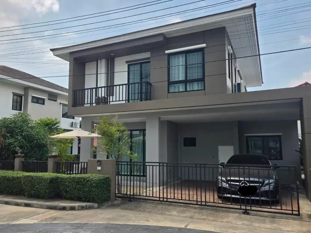 3 Bedroom House for Rent at H Living Life Chaipornwithi two-story exterior with carport and gated entrance
