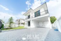 4 Bedroom House for Sale in Central Pattaya exterior view