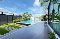 4 Bedroom House for Sale in Huai Yai, Pattaya, Thailand — 4-bedroom House — photo 2