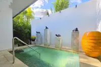 4 Bedroom House for Sale in Huai Yai outdoor plunge pool with turtle sculptures and tropical palm landscaping
