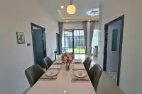 3 Bedroom House for Rent in Huai Yai dining room with marble table set for six and garden view