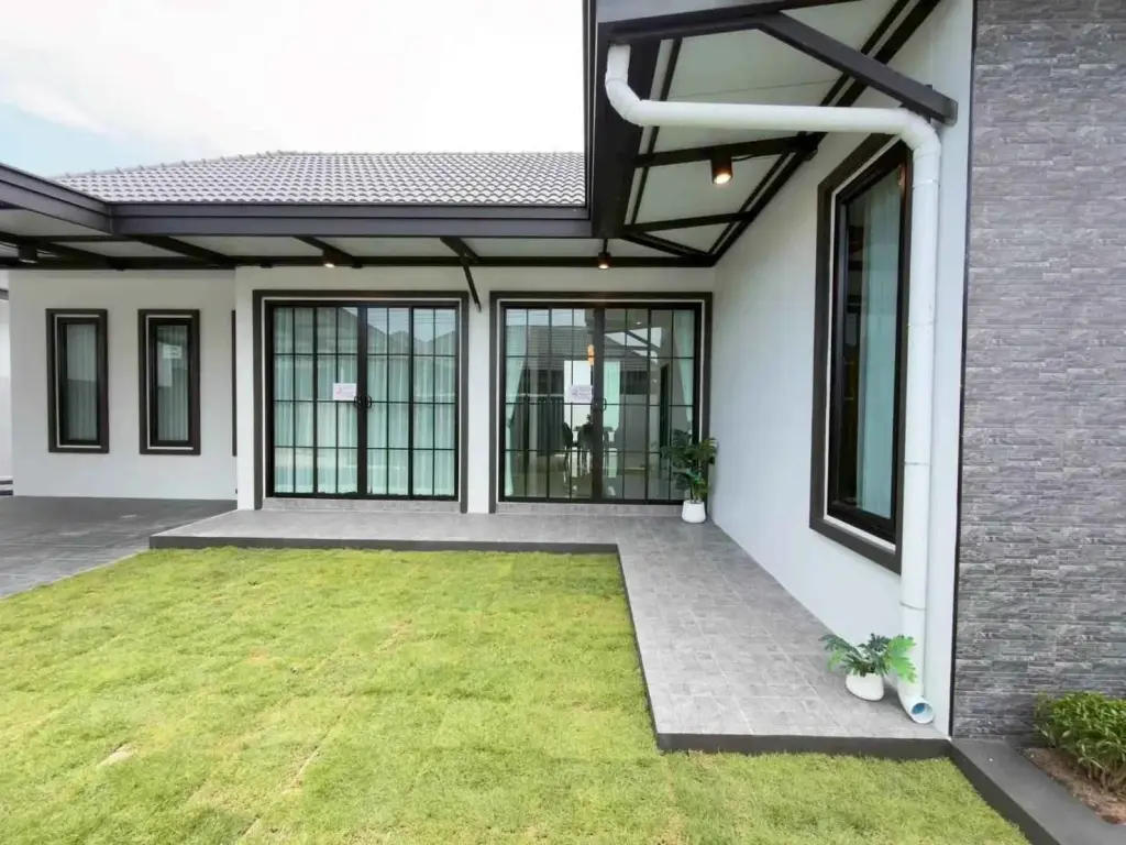 3 Bedroom House for Sale in Huai Yai, Pattaya, Thailand — 3-bedroom House — photo 1