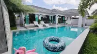 4 Bedroom House for Sale in Huai Yai, Pattaya, Thailand — 4-bedroom House — photo 2