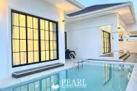 3 Bedroom House for Sale in TW. Garden Hill exterior front view