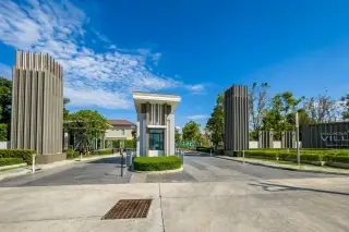 Pruksa Ville 71/2 Laem Chabang - Bang Lamung gated community entrance with security booth and automated barriers.