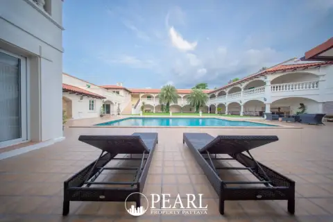 6 Bedroom House for Sale in Bamboo Luxury Villa gourmet kitchen with island