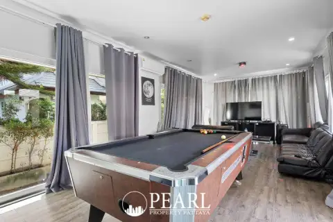 3 Bedroom House for Sale in Sea Breeze Villa Pattaya modern kitchen with appliances