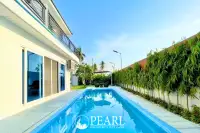 4 Bedroom House for Sale in Central Pattaya modern kitchen with island