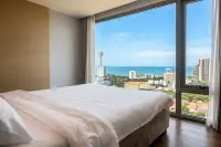 1 Bedroom Condo for Rent at Beverly Mountain Bay Pattaya bedroom with panoramic sea and city skyline view