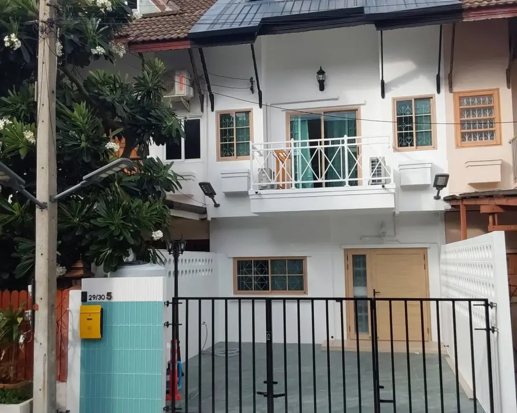 3 Bedroom Townhouse for Rent in Jomtien, Pattaya, Thailand — 3-bedroom Townhouse — photo 1